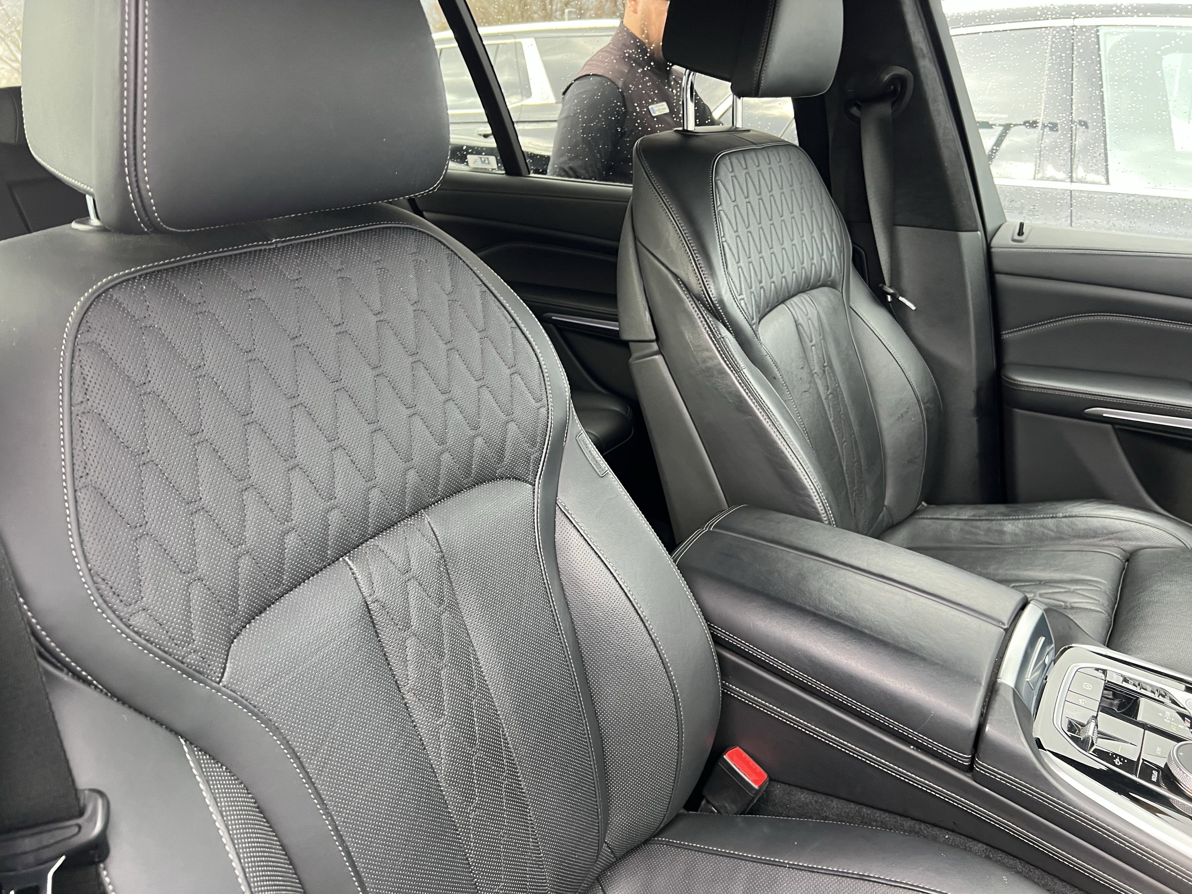 Used 2021 BMW X7 M50i w/ Dynamic Handling Package image 35