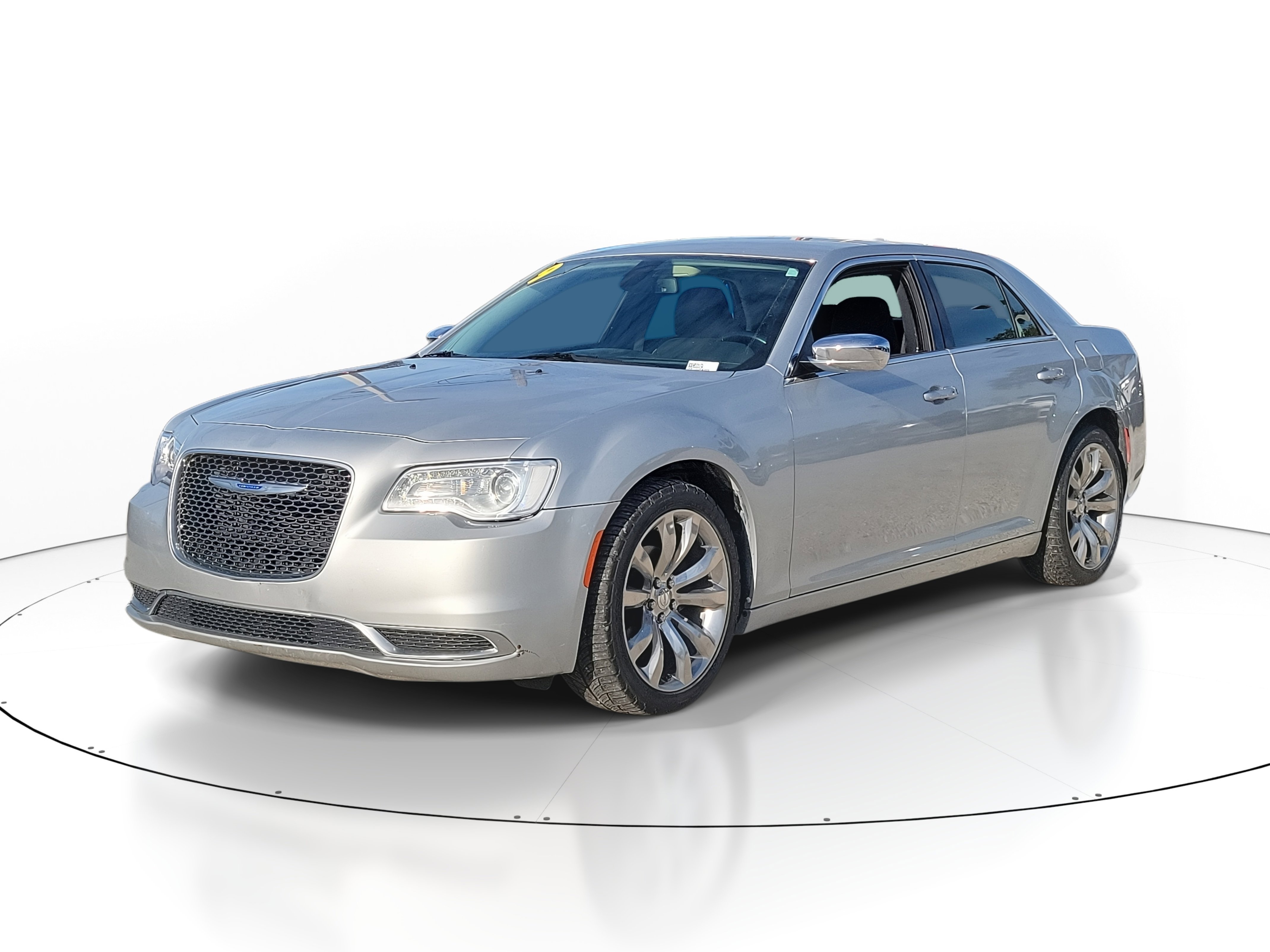 Used 2019 Chrysler 300 Touring w/ Chrome Appearance Package image 2