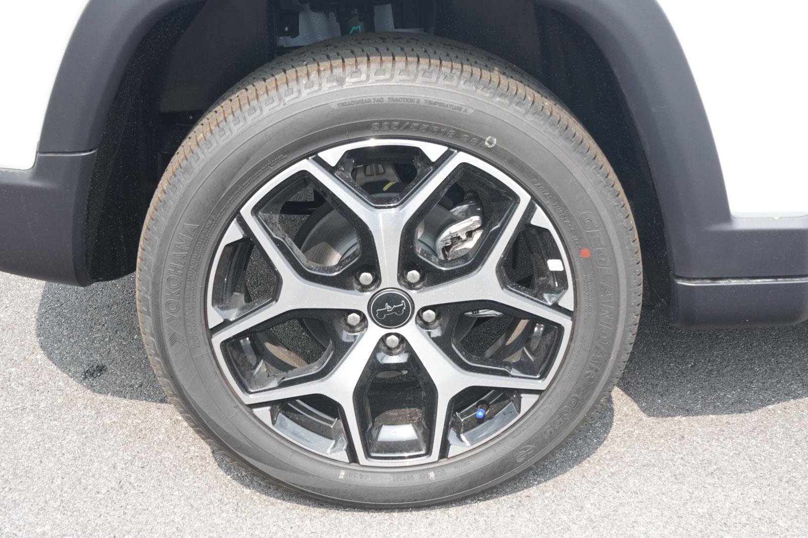 New 2025 Jeep Compass Limited image 12