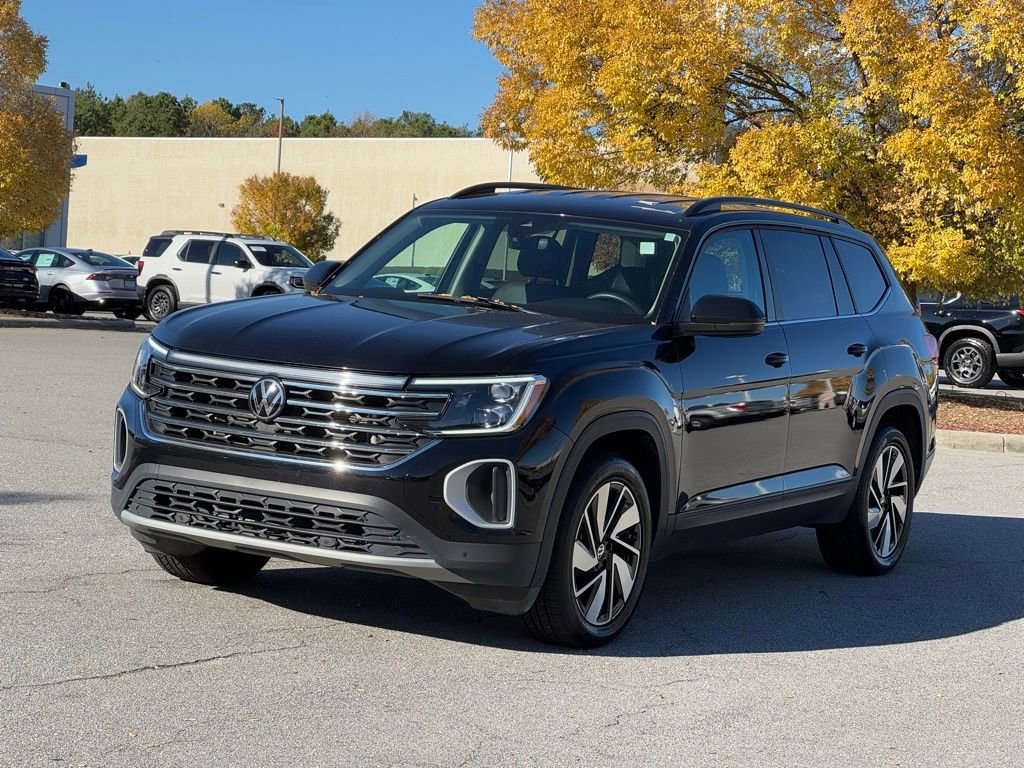 Used 2024 Volkswagen Atlas SE image 2