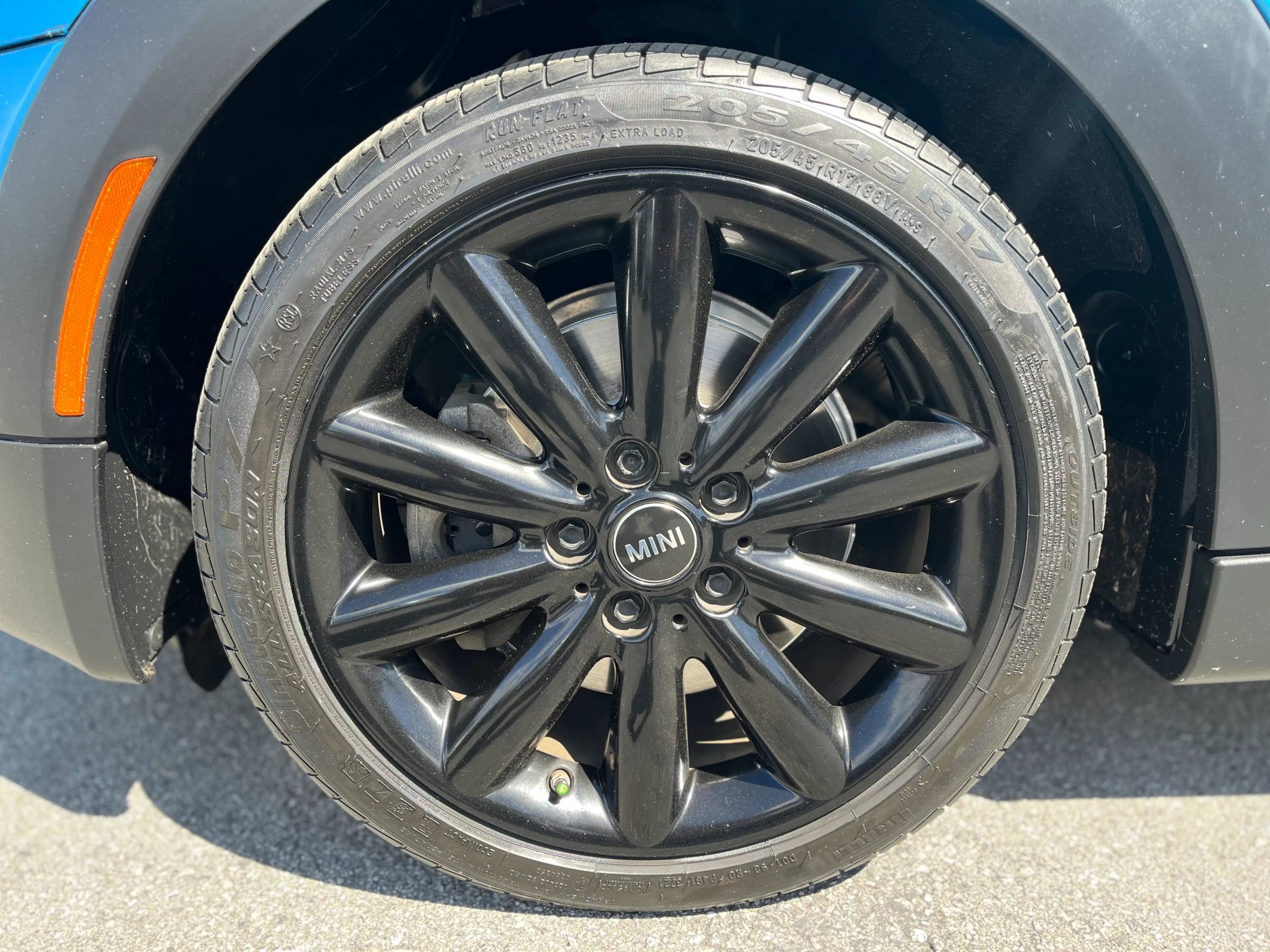 Used 2015 MINI Cooper S w/ Mini Wired Pack image 27