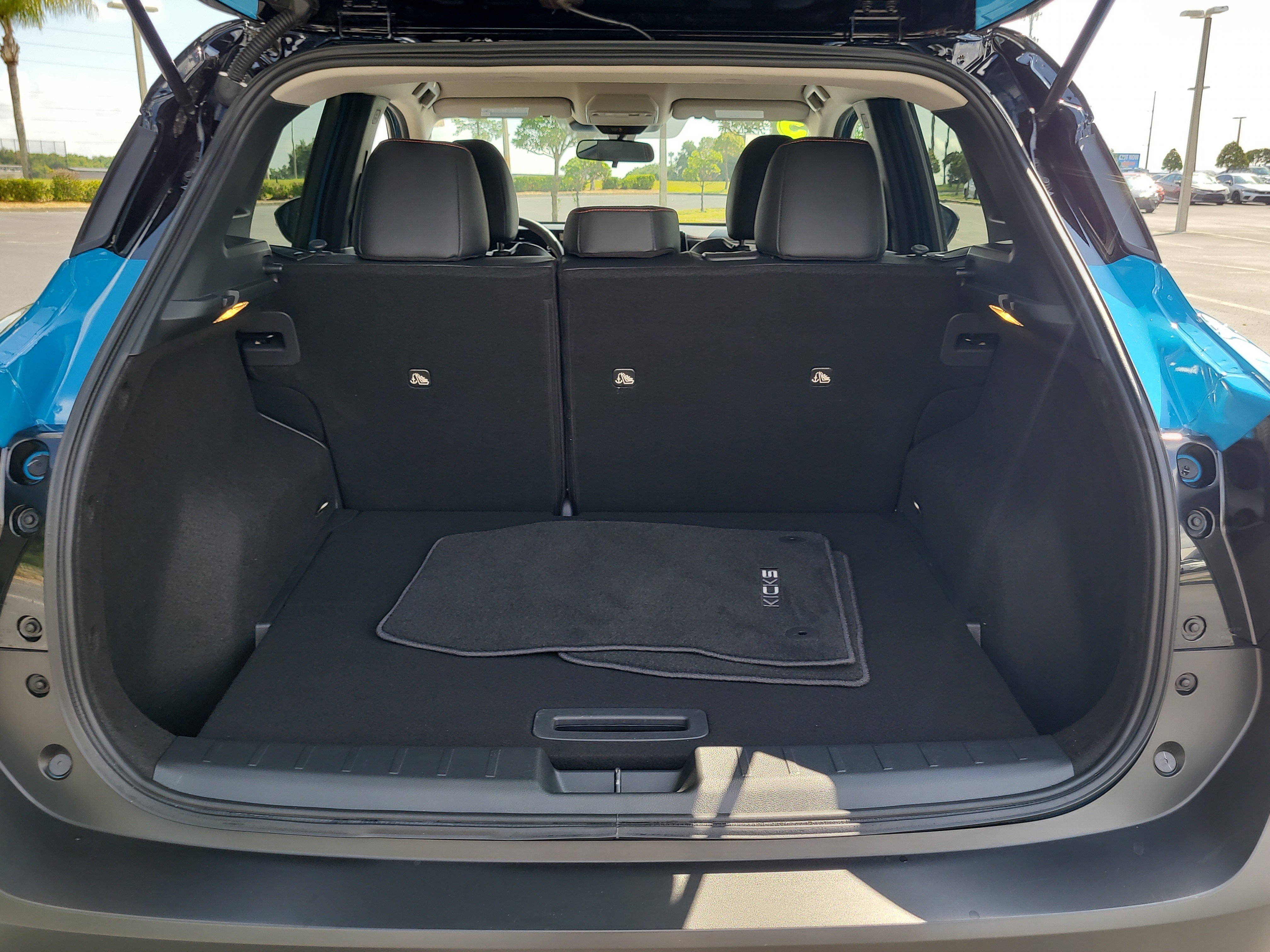 Used 2025 Nissan Kicks SR FWD image 12