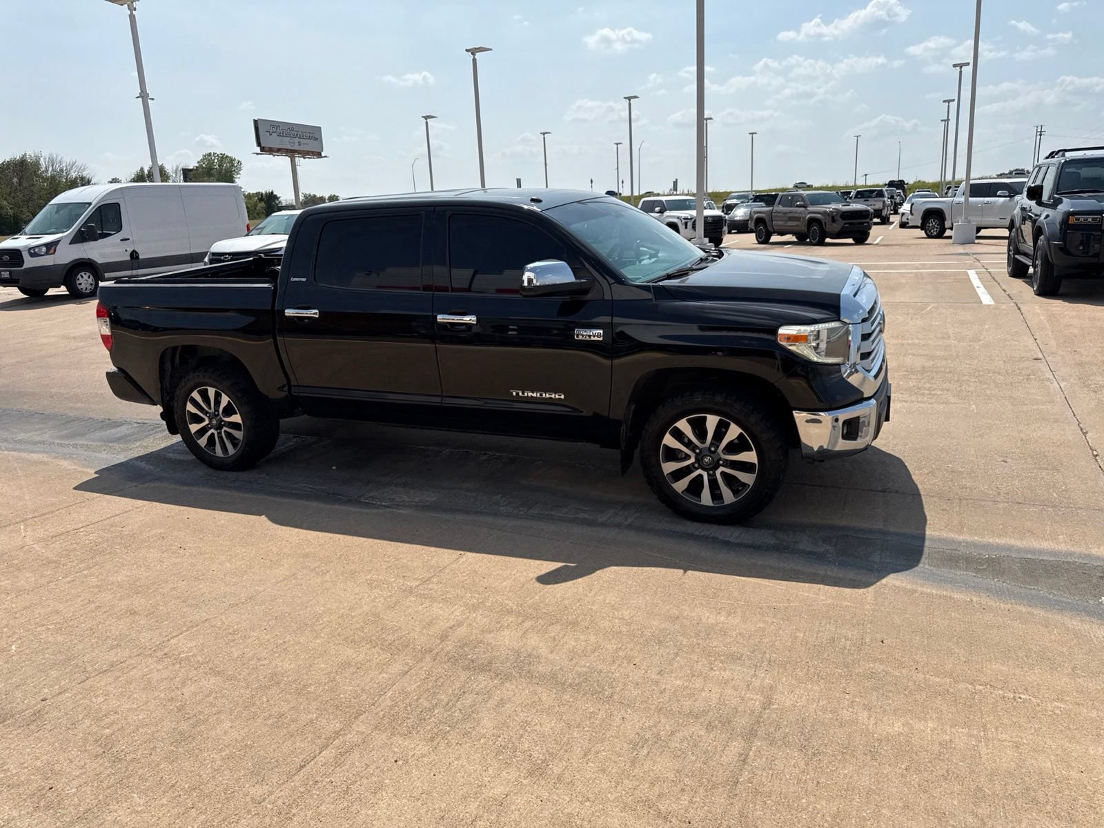 Used 2018 Toyota Tundra Limited w/ Limited Premium Package AWD/4WD image 34