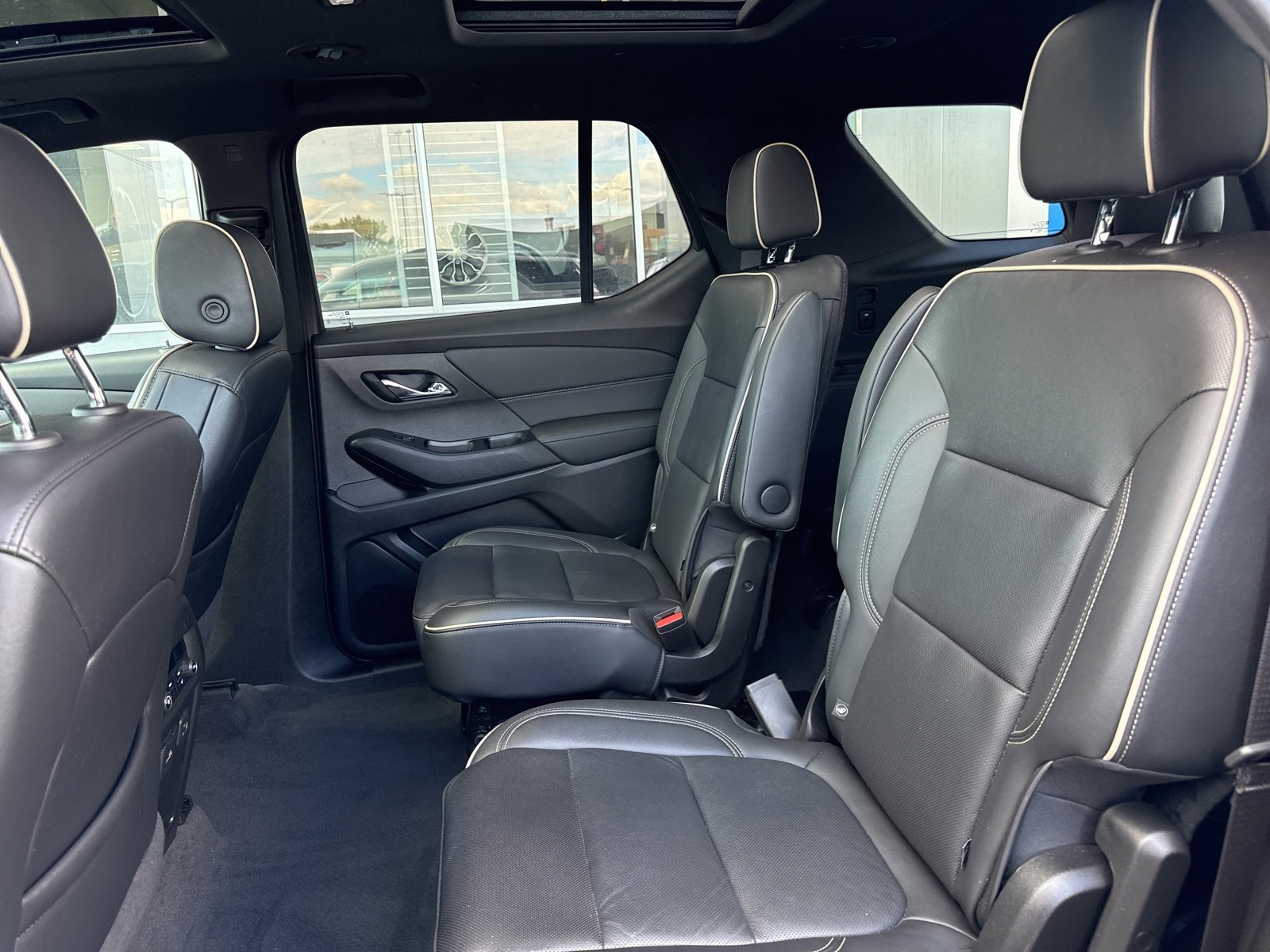 Used 2022 Chevrolet Traverse Premier image 17