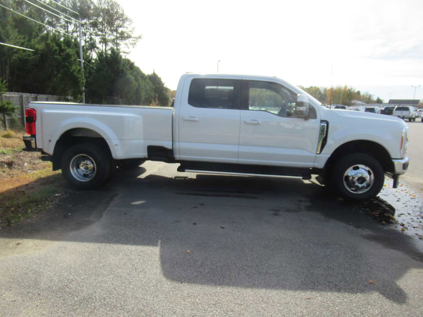 Used 2023 Ford F350 Lariat image 4