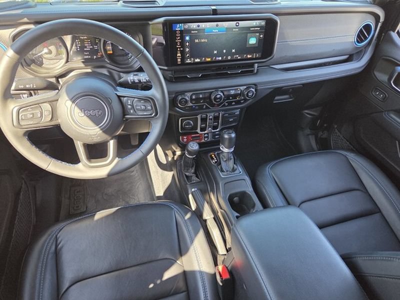 Used 2024 Jeep Wrangler Unlimited Rubicon 4xe AWD/4WD image 10
