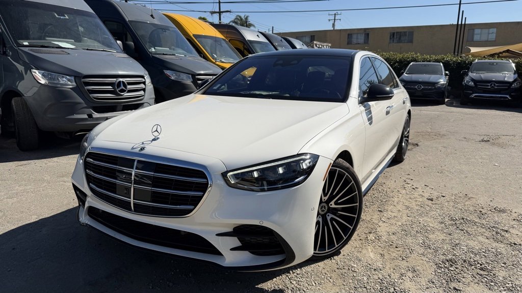 Used 2022 Mercedes-Benz S 580 4MATIC Sedan w/ AMG Line Package image 5