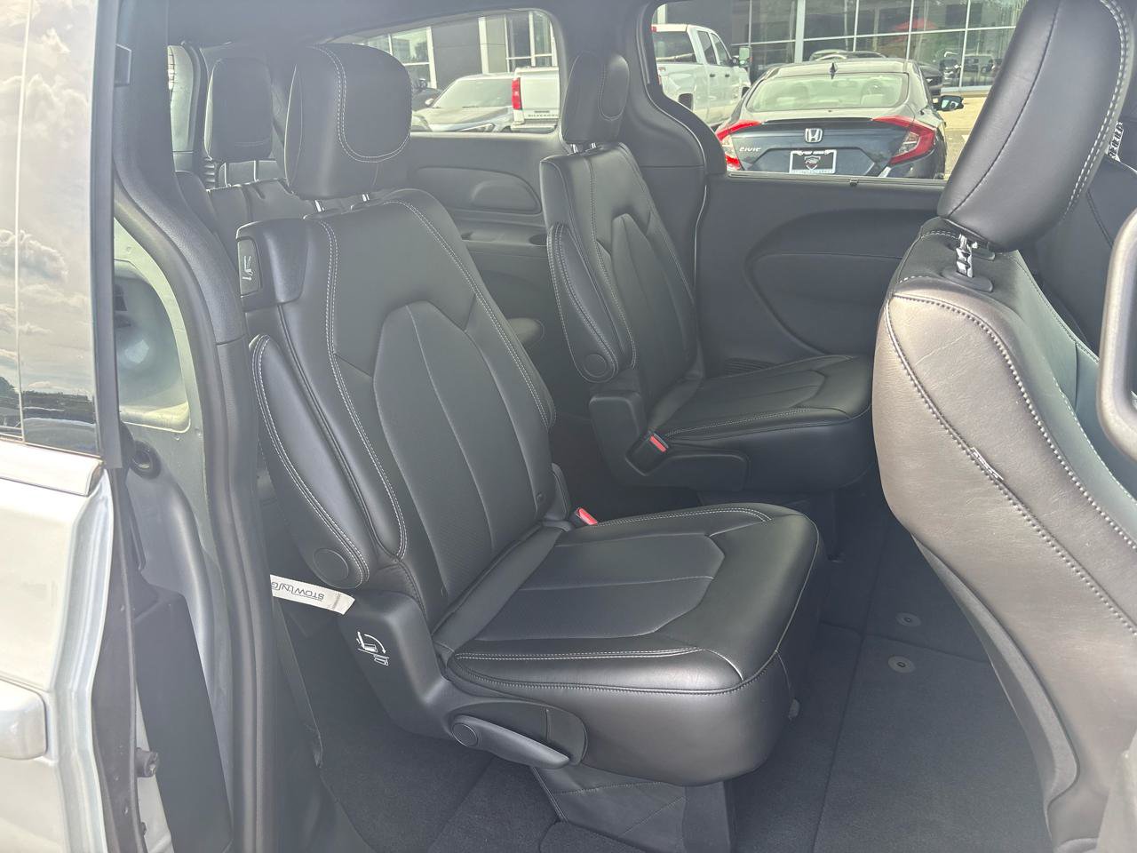 Used 2026 Chrysler Pacifica Select FWD image 25