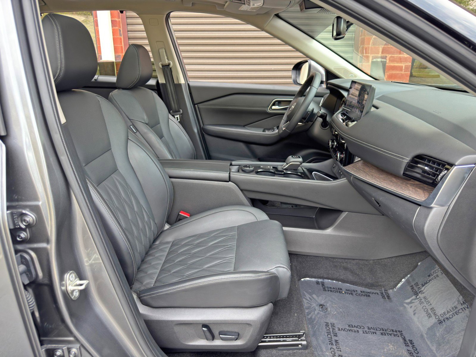 Used 2024 Nissan Rogue Platinum w/ Platinum Premium Package AWD/4WD image 16