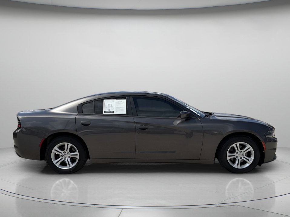 Used 2020 Dodge Charger SXT RWD image 2