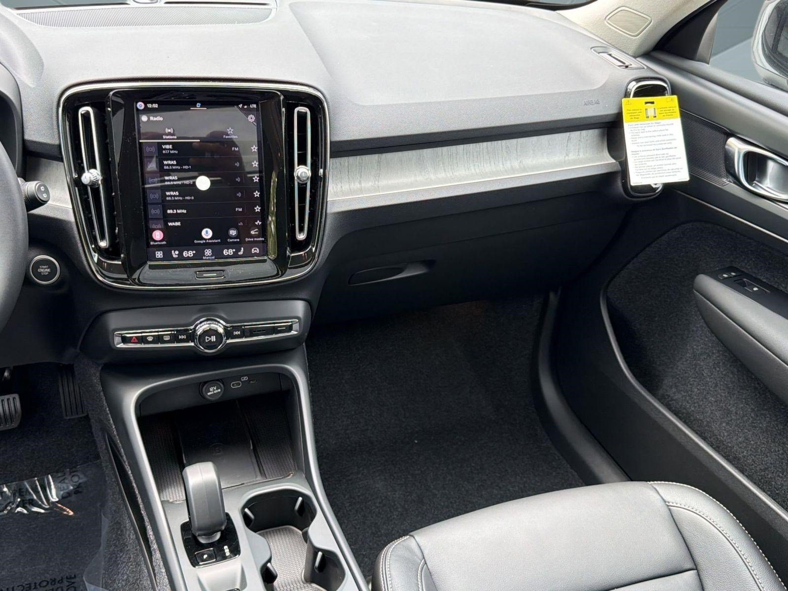 New 2026 Volvo XC40 B5 Core w/ Climate Package AWD/4WD image 26
