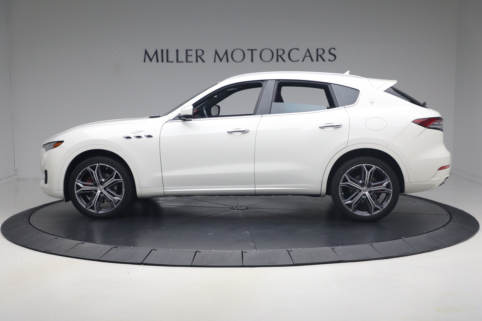 Certified 2023 Maserati Levante GT AWD/4WD image 3
