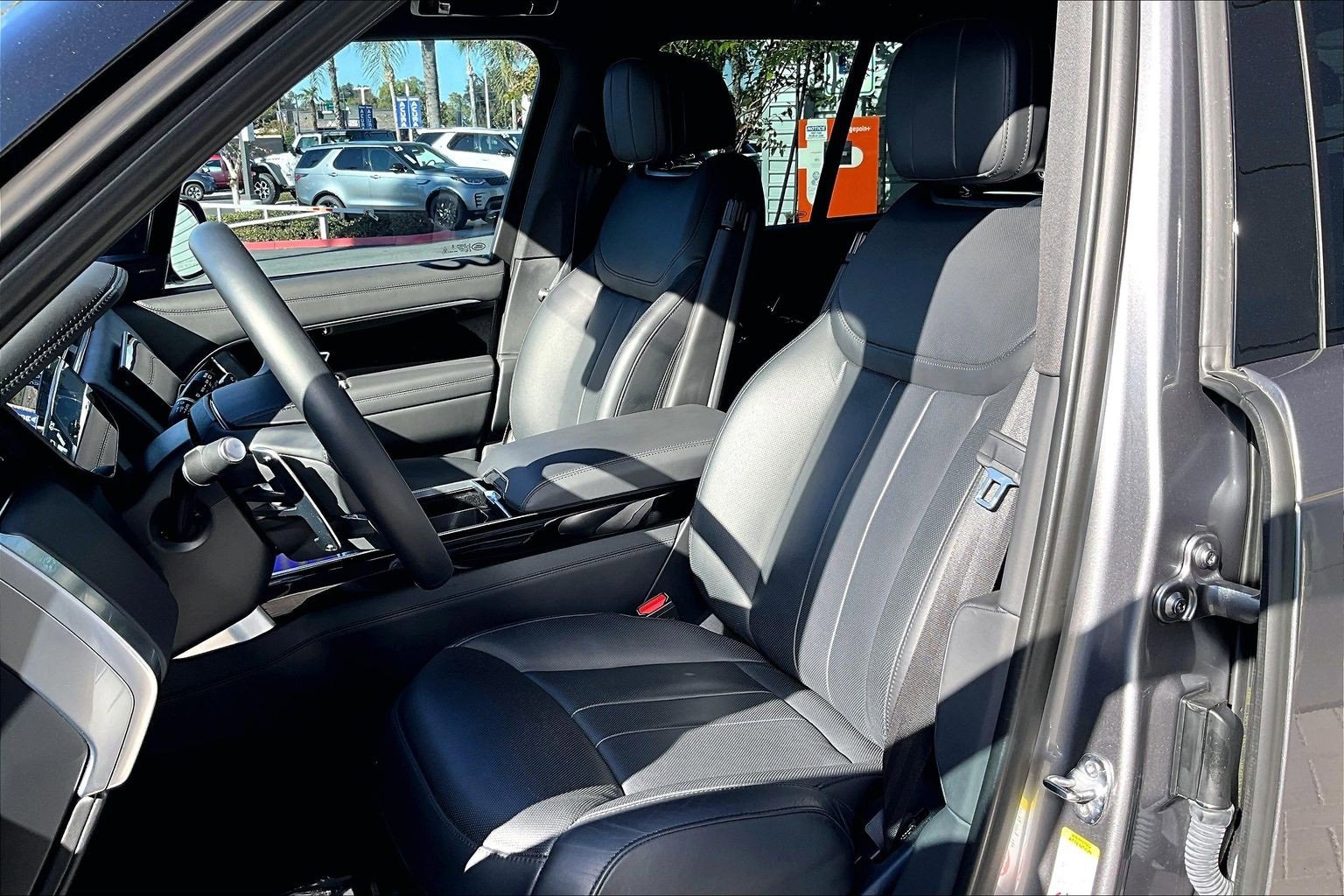 Used 2023 Land Rover Range Rover SE image 25