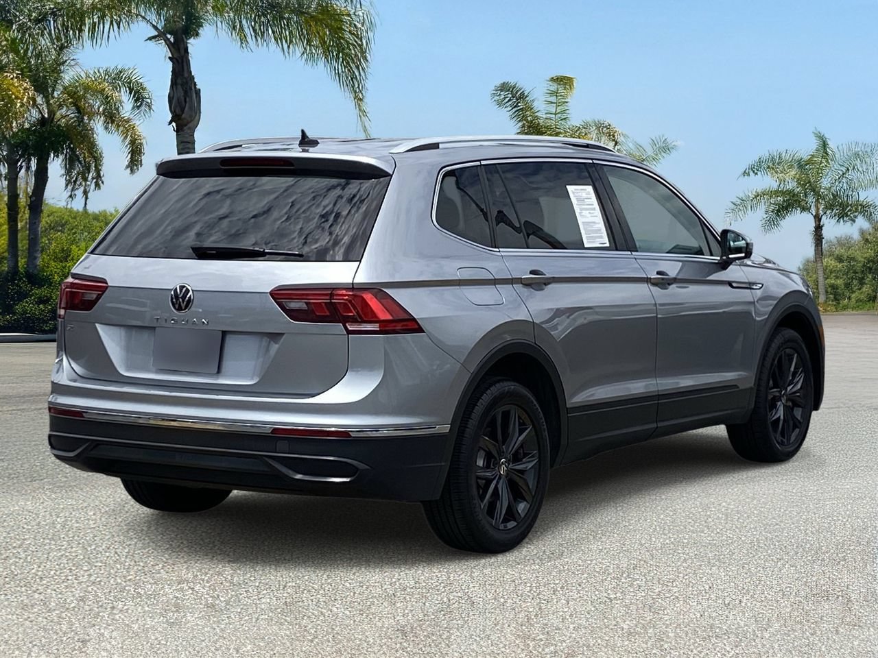 Used 2024 Volkswagen Tiguan SE FWD image 5
