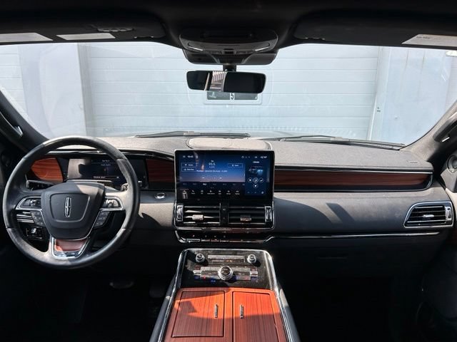Used 2024 Lincoln Navigator Premiere AWD/4WD image 10