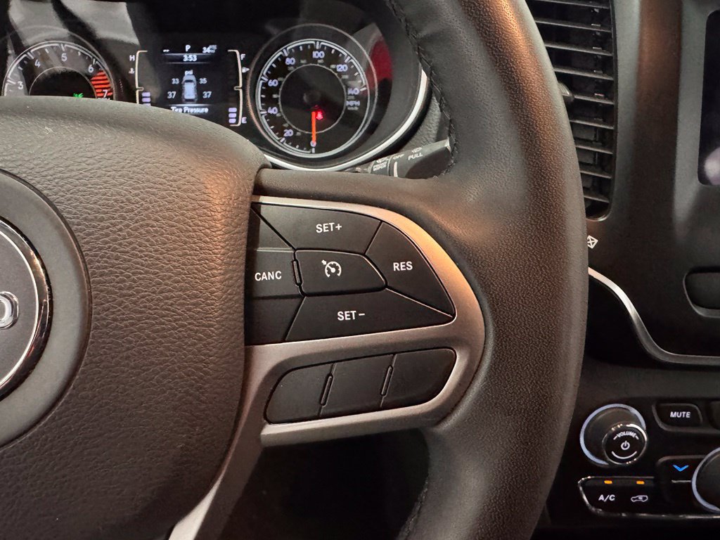 Used 2021 Jeep Cherokee Latitude Plus AWD/4WD image 20