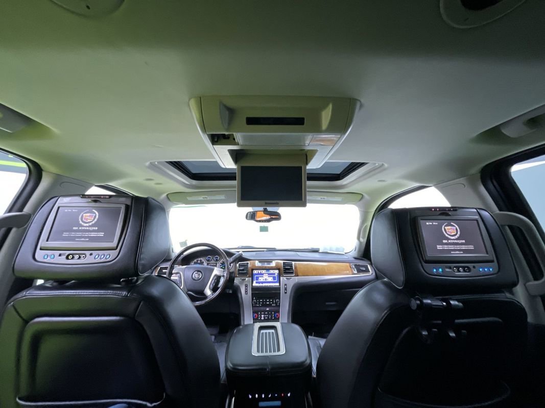 Used 2013 Cadillac Escalade Platinum image 29