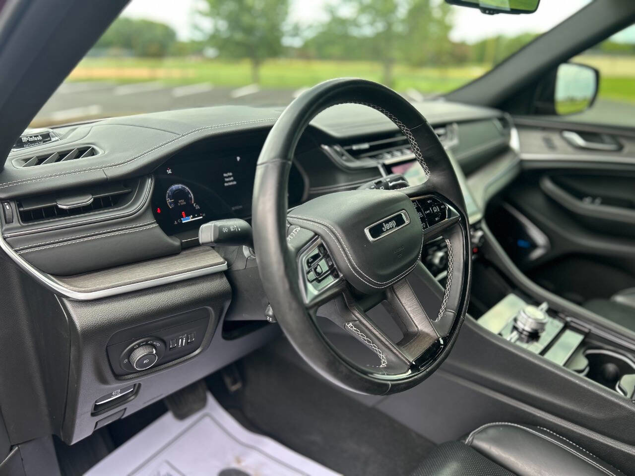 Used 2021 Jeep Grand Cherokee L Overland w/ Advanced Protech Group III image 9