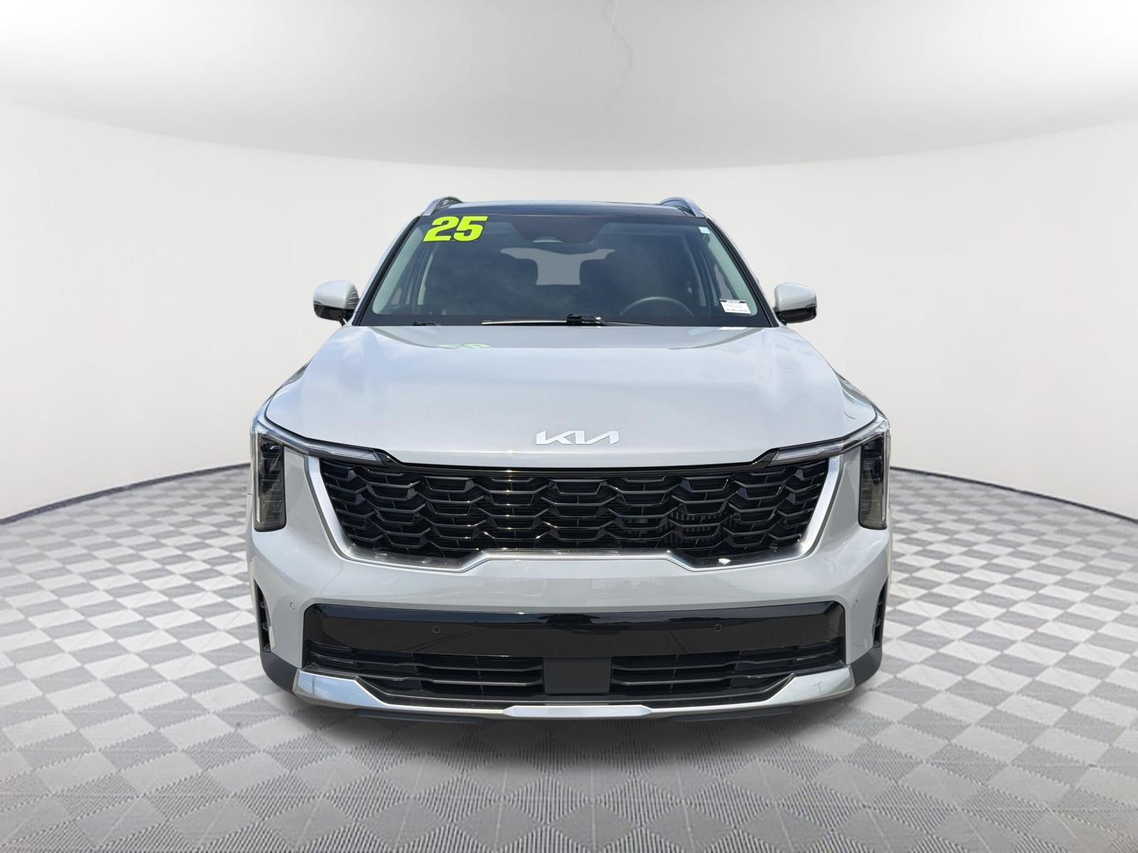 Used 2025 Kia Sorento EX w/ Panoramic Sunroof Package FWD image 2