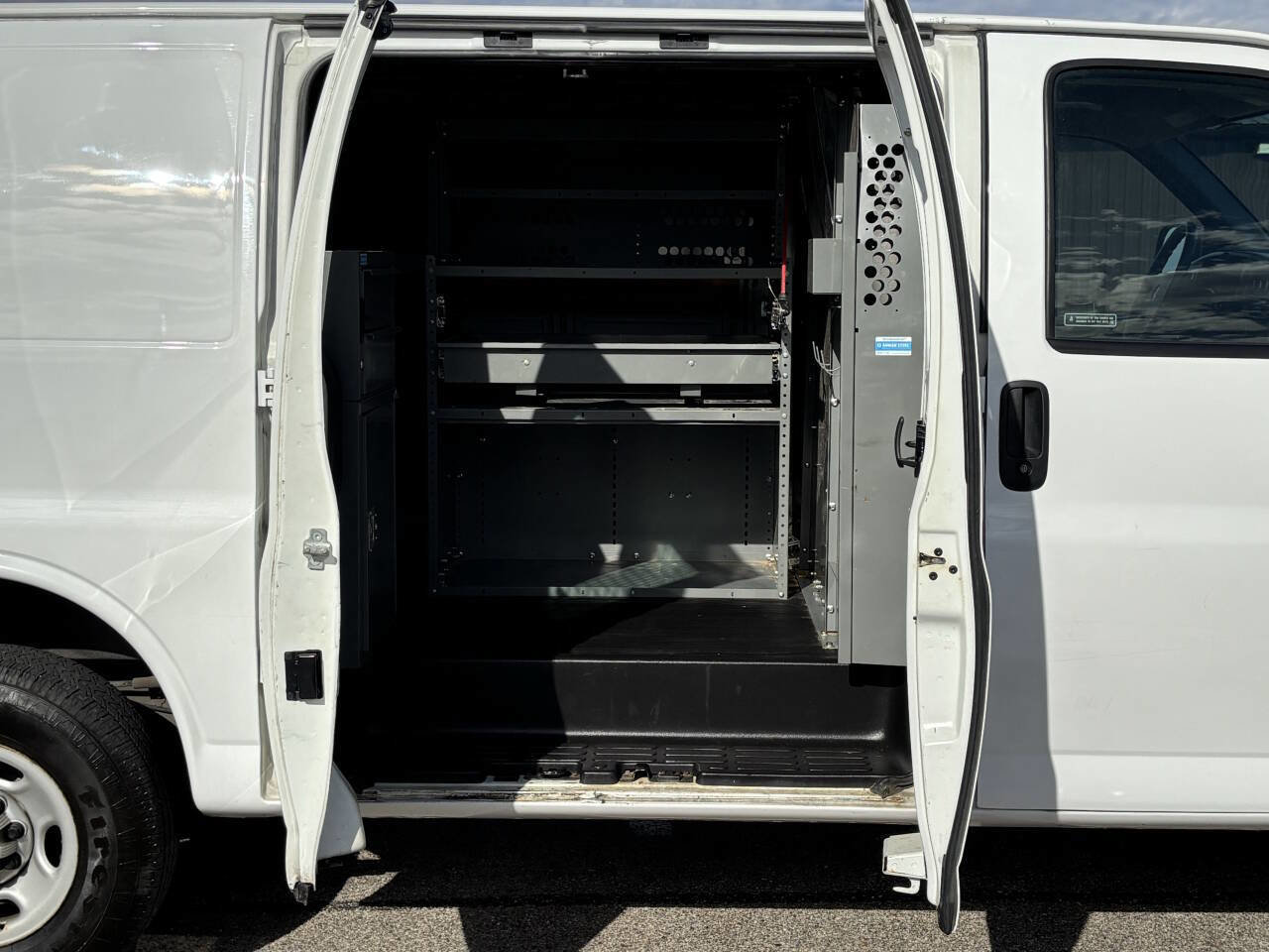 Used 2013 Chevrolet Express 2500 image 19