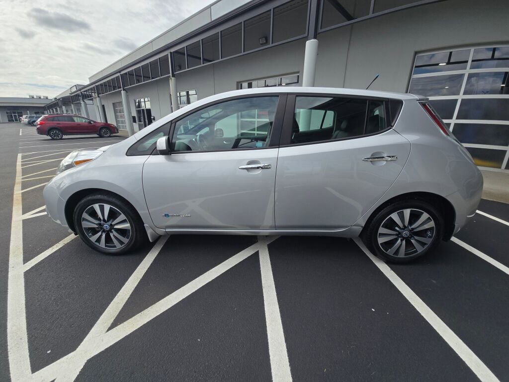 Used 2013 Nissan Leaf SL w/ Premium Pkg image 9