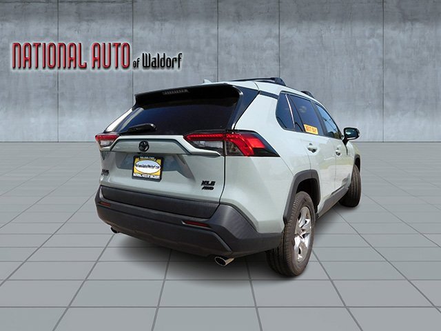 Used 2022 Toyota RAV4 XLE w/ Convenience Package image 5