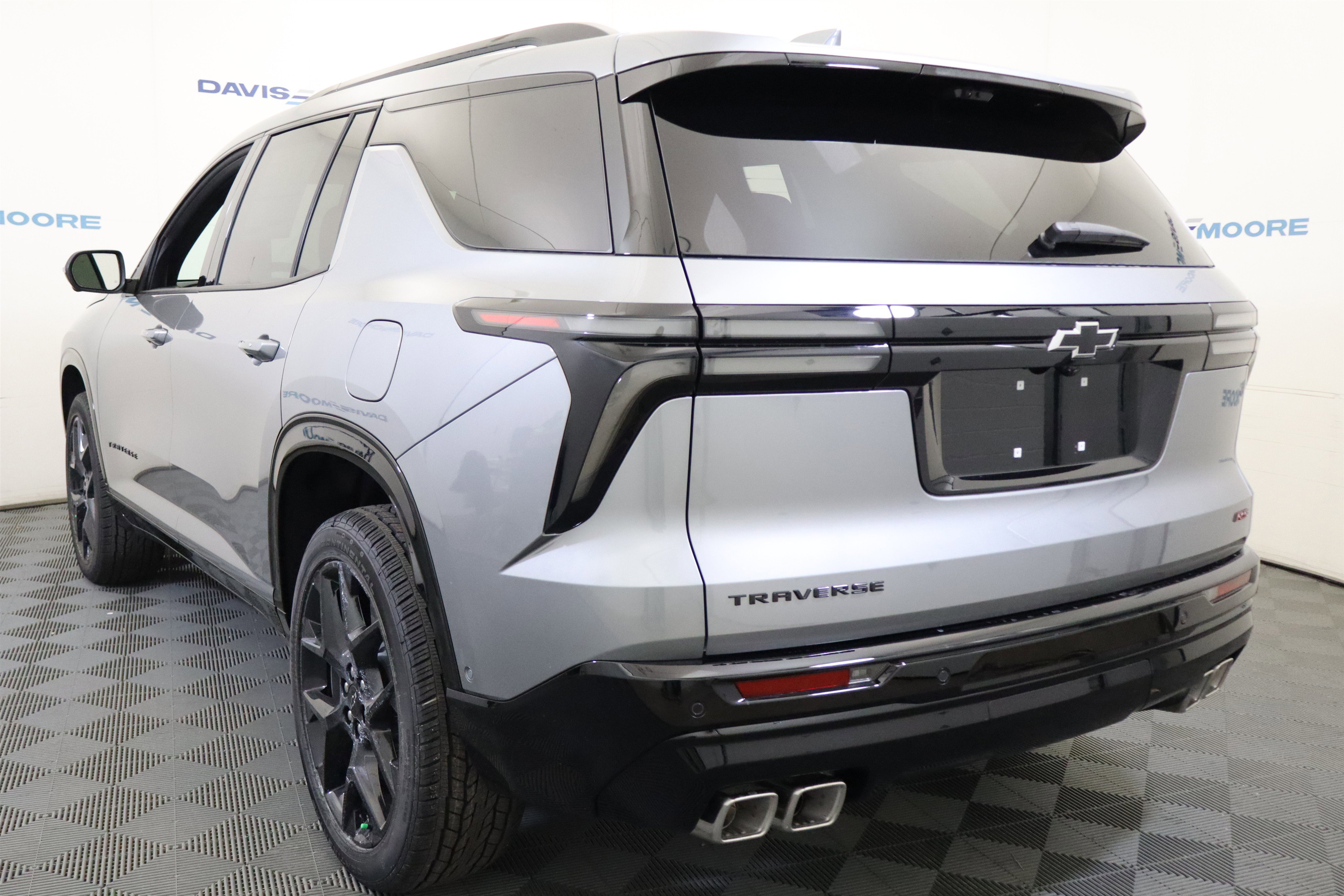 New 2026 Chevrolet Traverse RS w/ LPO, Floor Liner Package FWD image 9