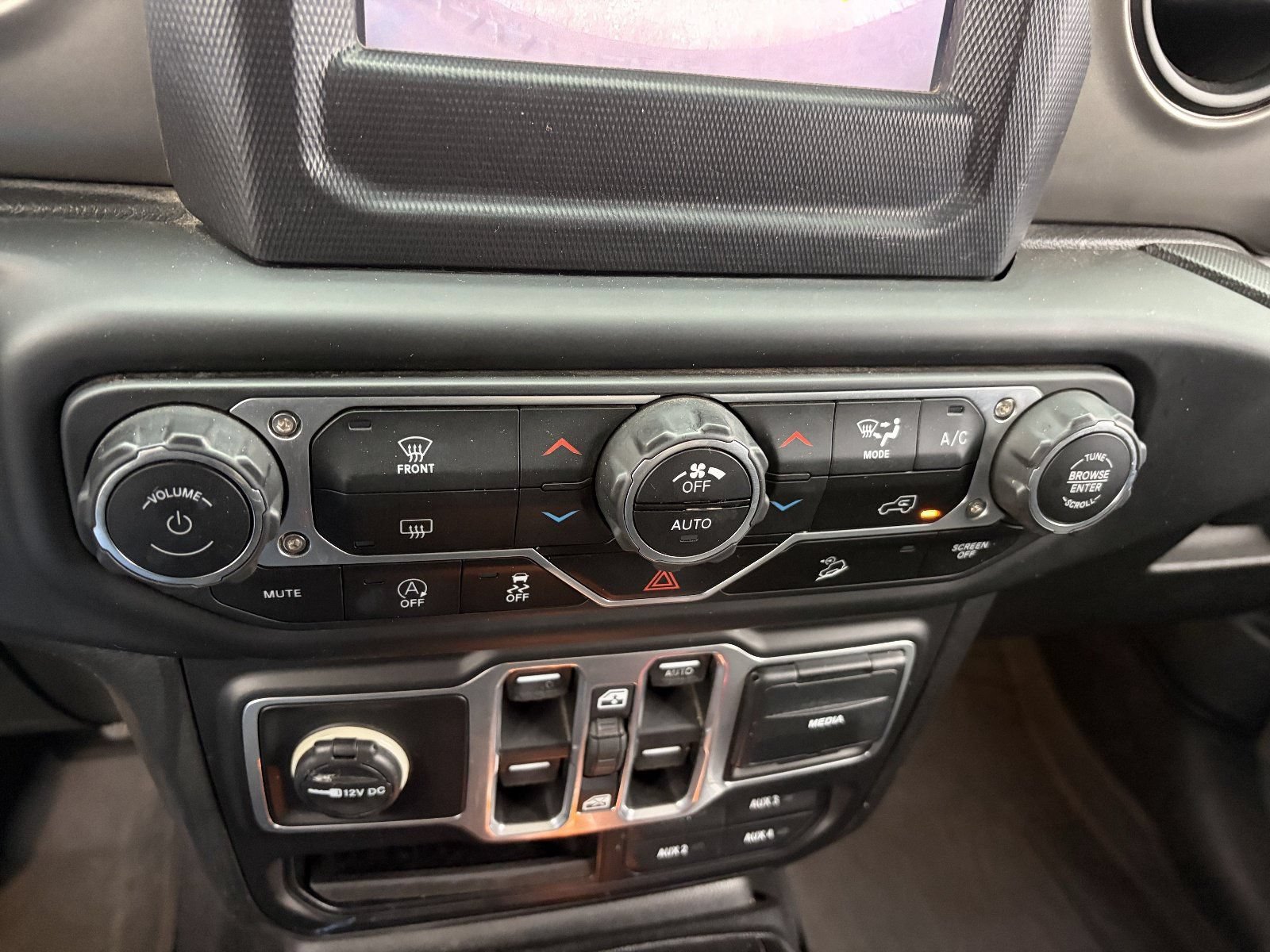 Used 2018 Jeep Wrangler Unlimited Sport S AWD/4WD image 29