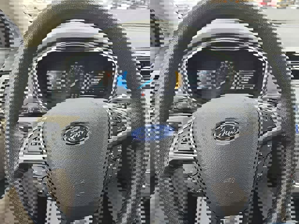 Used 2020 Ford Fusion SE image 16