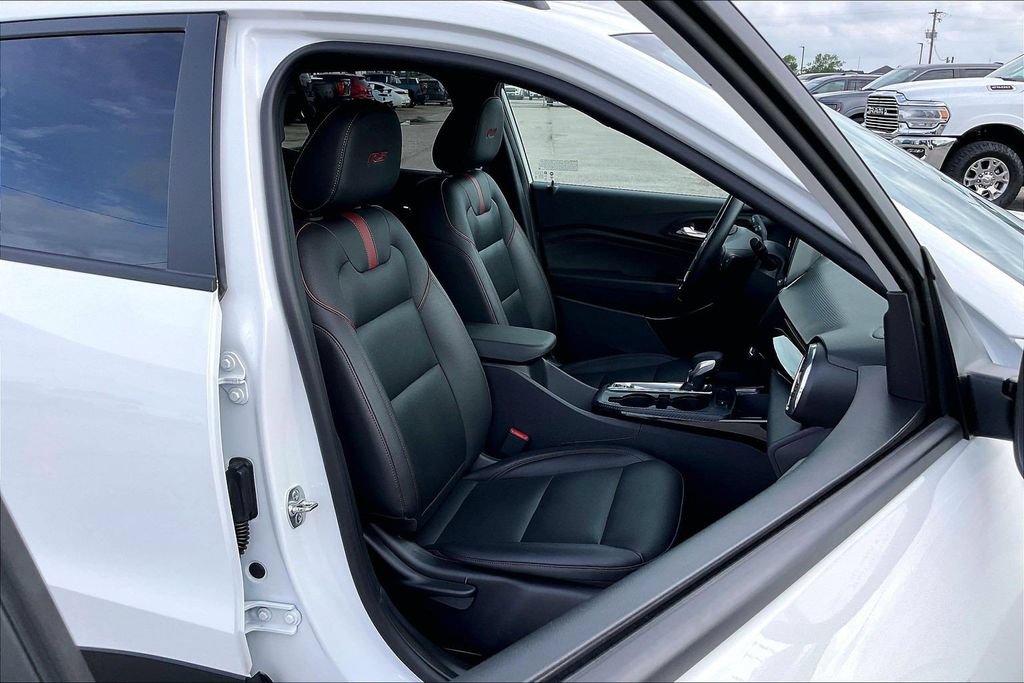 Used 2025 Chevrolet Trax RS FWD image 28