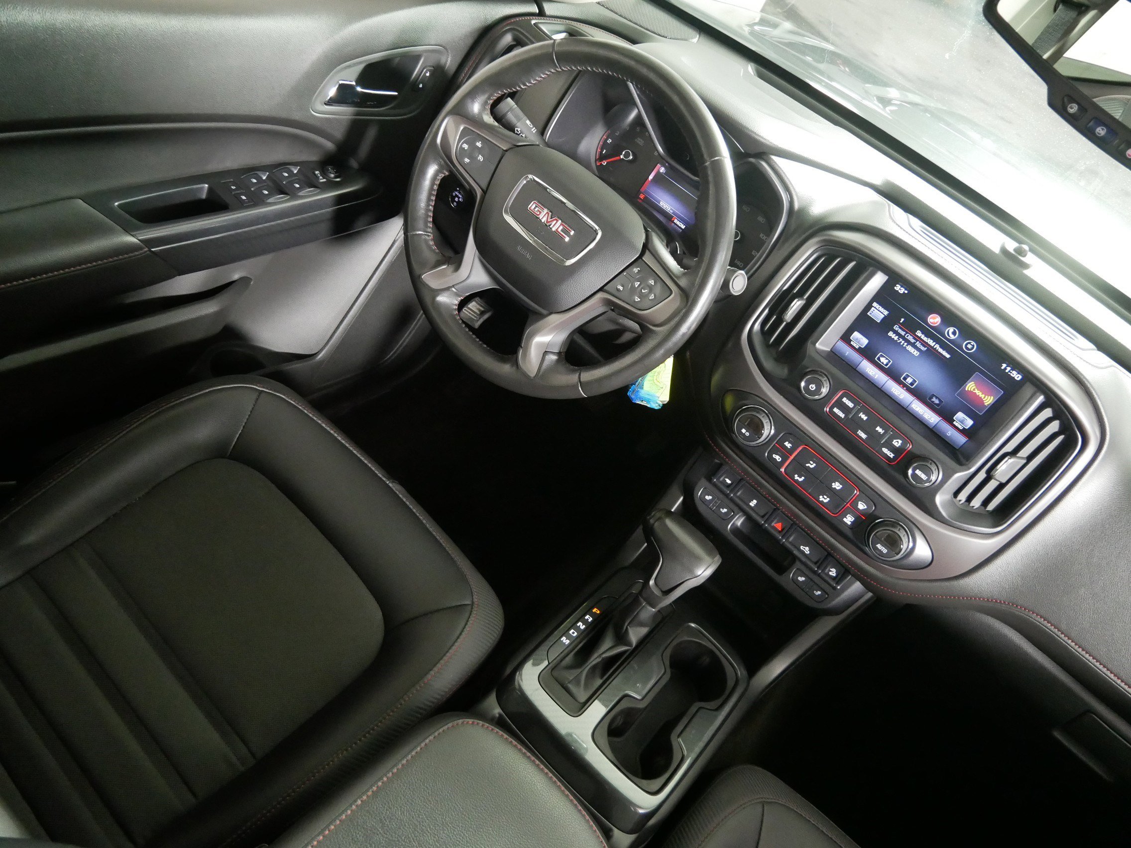 Used 2015 GMC Canyon SLE w/ All-Terrain Package image 9
