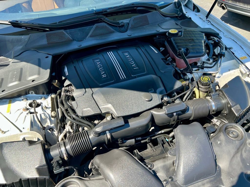 Used 2013 Jaguar XJ AWD image 5