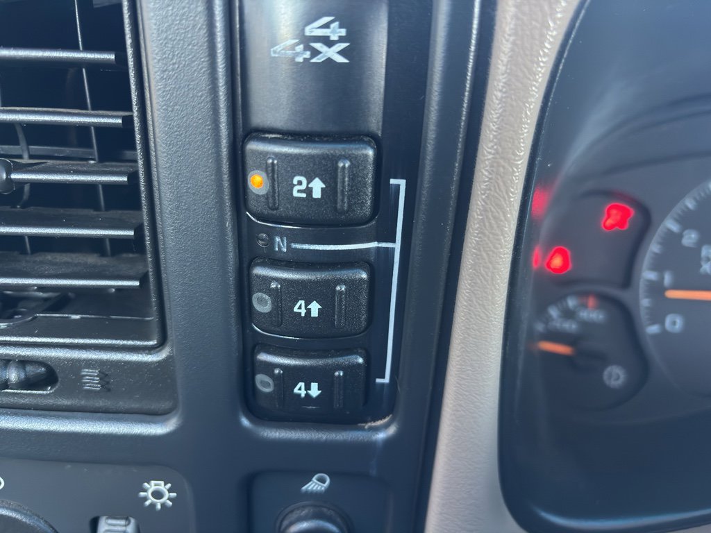 Used 2006 Chevrolet Silverado 2500 LT w/ Heavy-Duty Power Package image 27