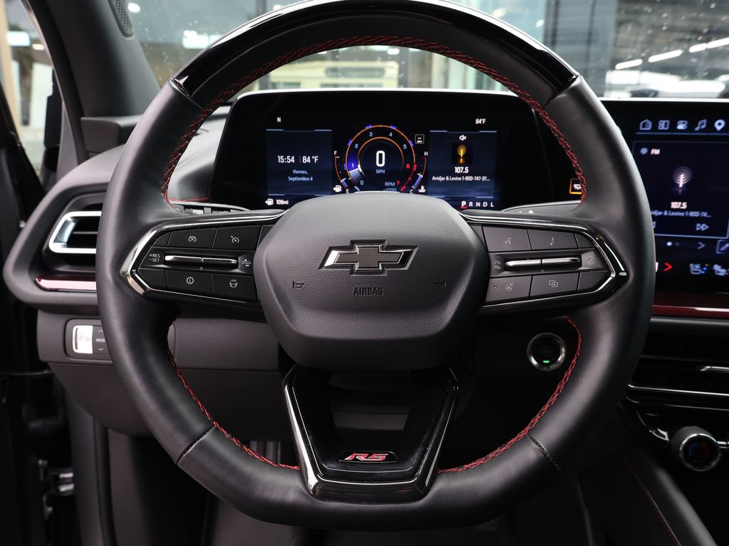 Used 2025 Chevrolet Traverse RS FWD image 39