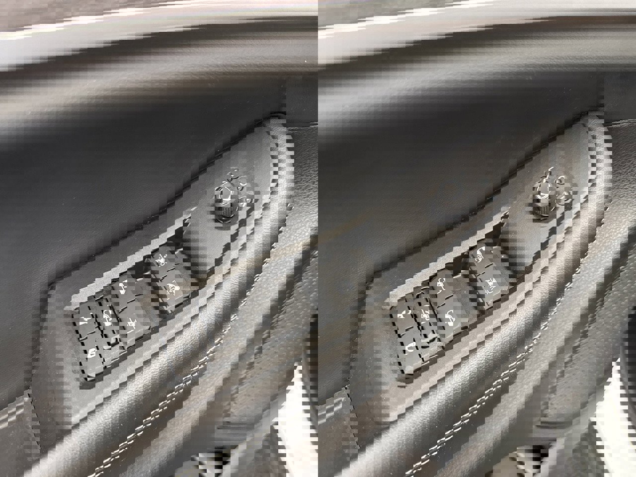 Used 2023 Jeep Grand Cherokee L Limited w/ Black Appearance Package image 40