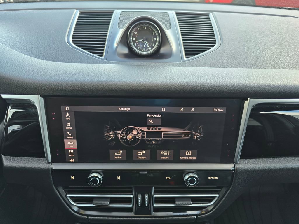 Used 2023 Porsche Macan image 9