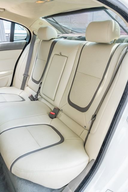 Used 2012 Jaguar XF Portfolio image 34