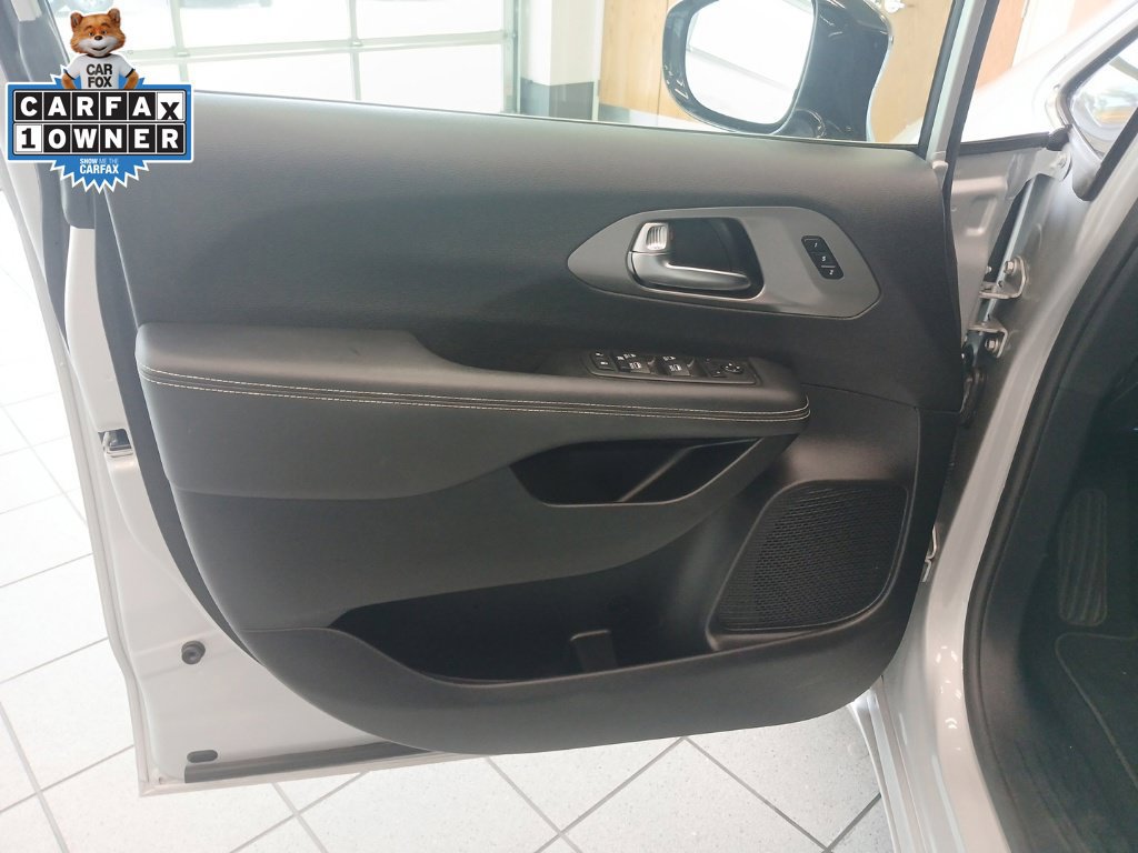 Used 2026 Chrysler Pacifica Select FWD image 7