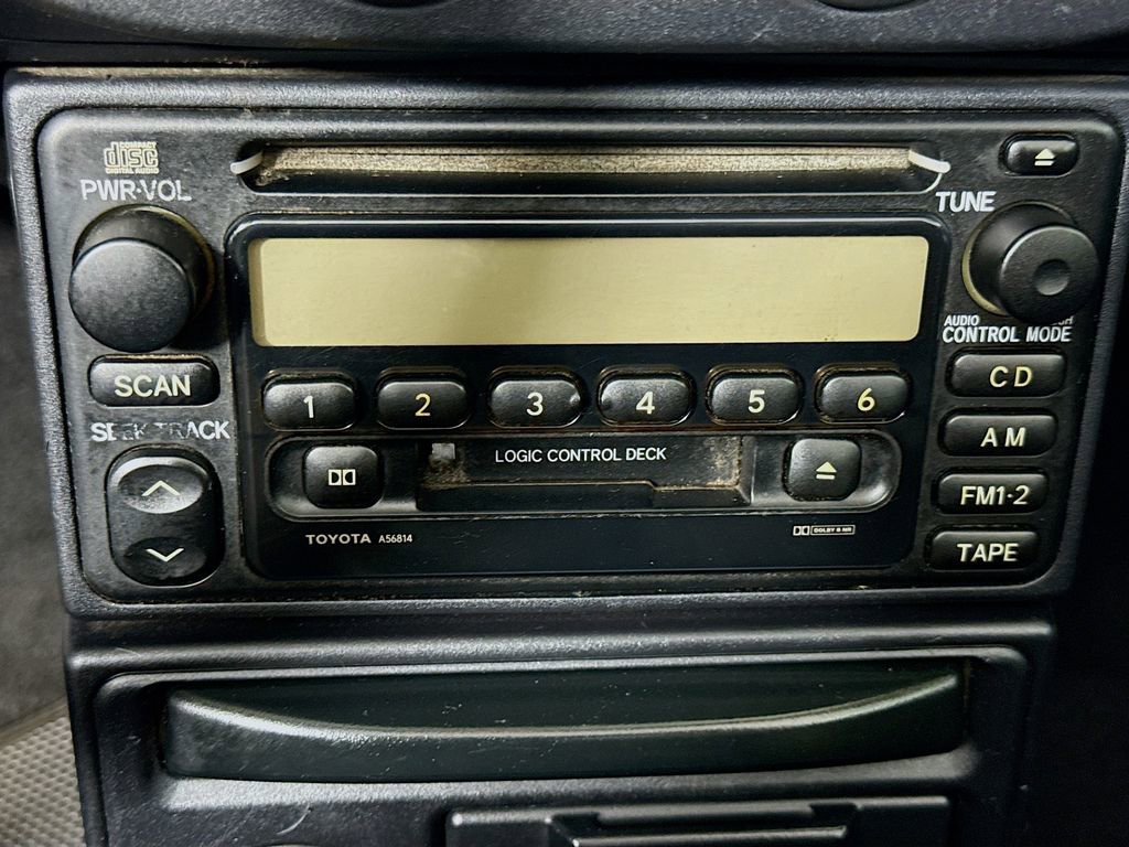 Used 2000 Toyota MR2 image 13