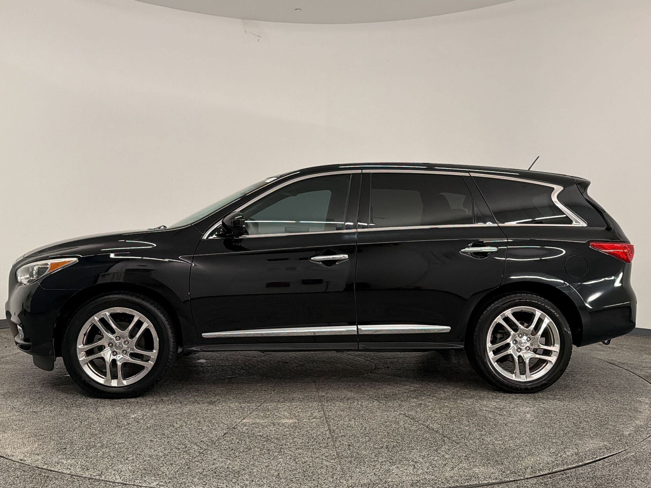 Used 2013 INFINITI JX35 FWD w/ Premium Pkg image 2
