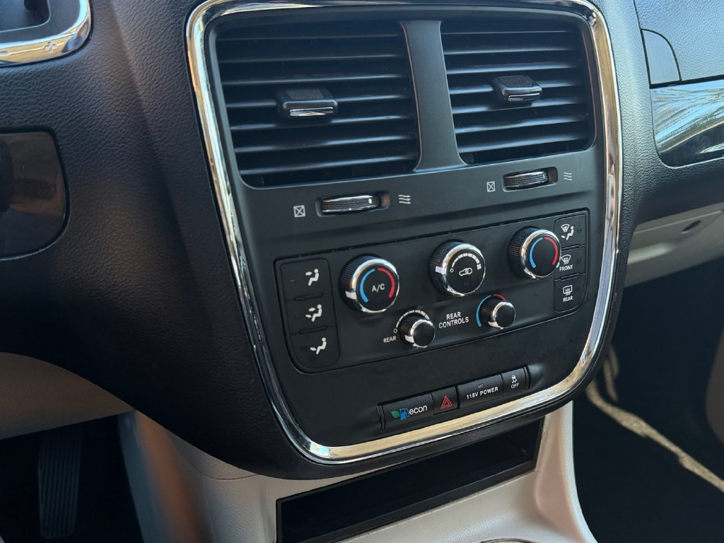 Used 2013 Dodge Grand Caravan SXT w/ Rear Park Assist Pkg FWD image 28