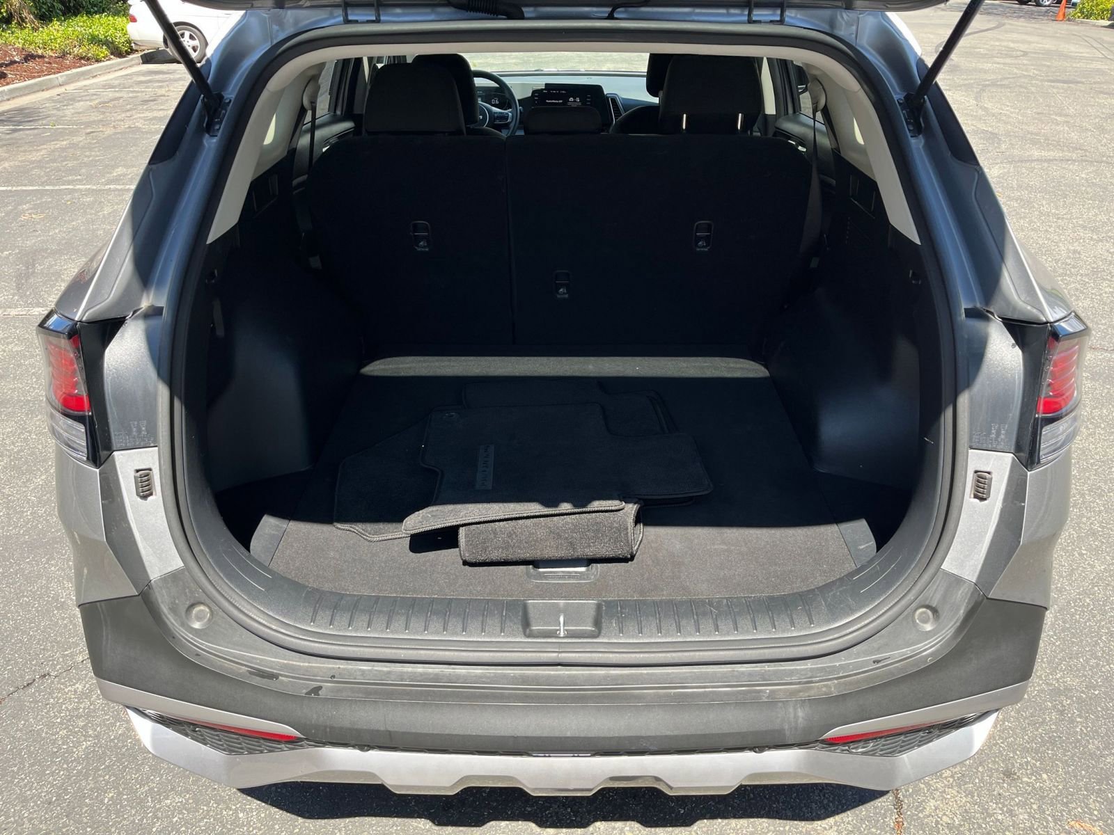 Used 2025 Kia Sportage LX FWD image 30