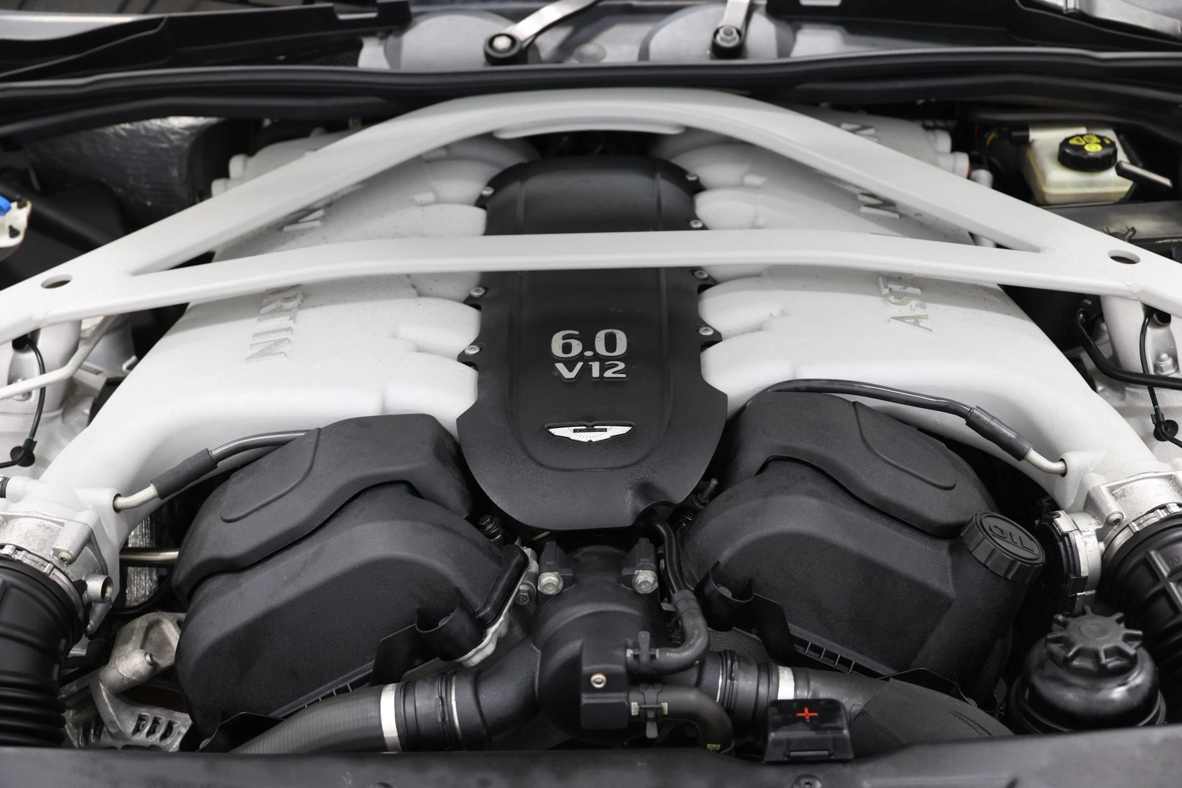 Used 2016 Aston Martin DB9 GT RWD image 88