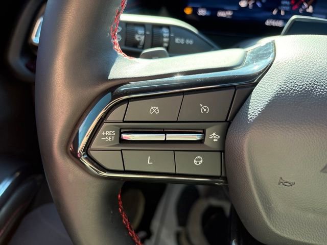 Used 2024 Chevrolet Traverse RS image 21