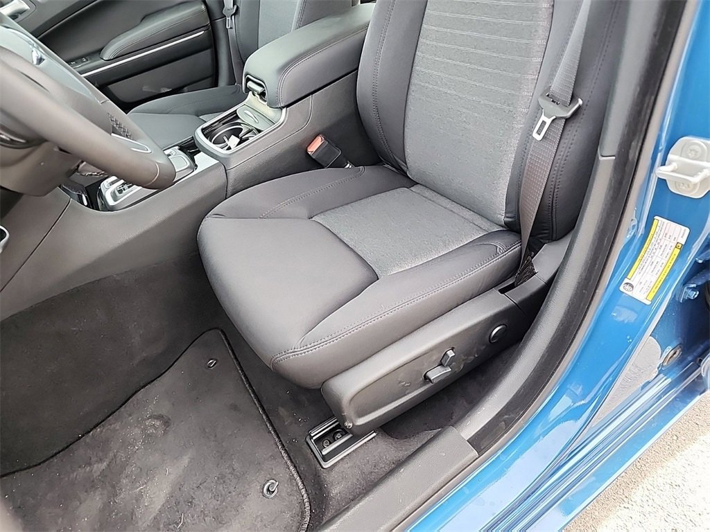 Used 2023 Chrysler 300 Touring w/ Sport Appearance Package image 16