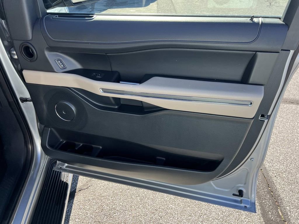 Used 2022 Ford Expedition Max XLT image 14