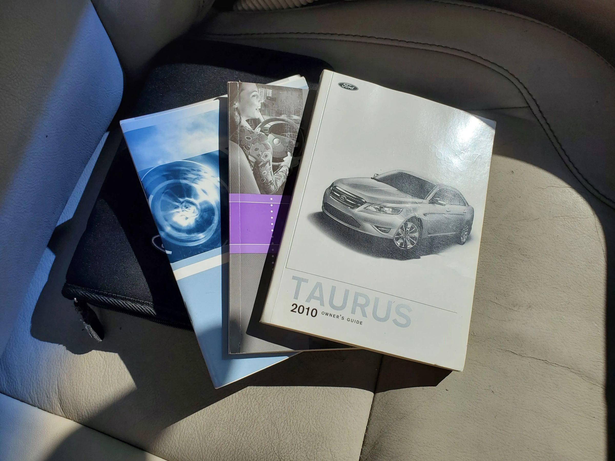 Used 2010 Ford Taurus SEL image 23