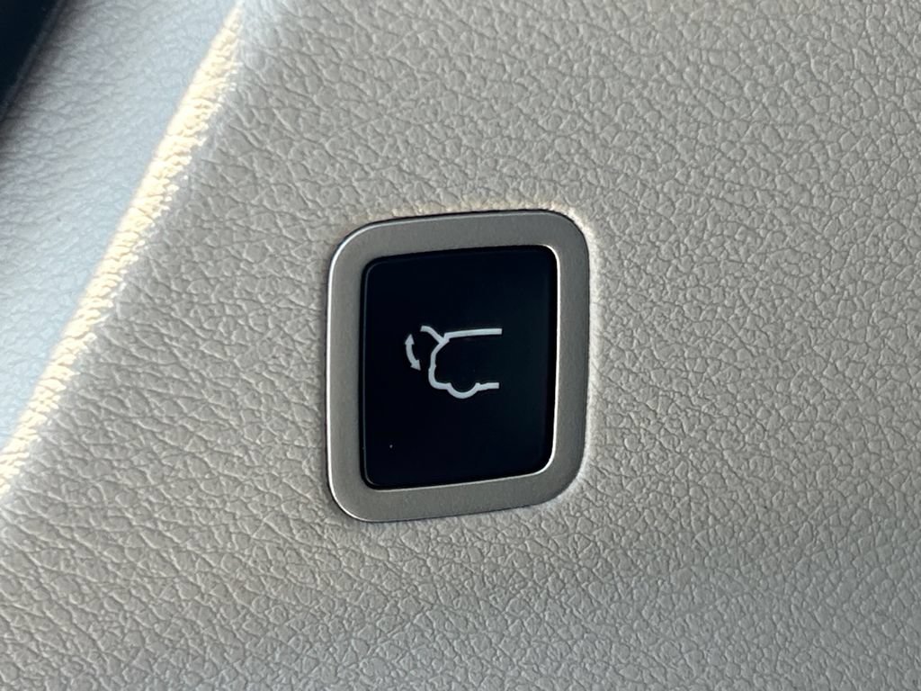 Used 2020 Chrysler Voyager Lxi FWD image 24