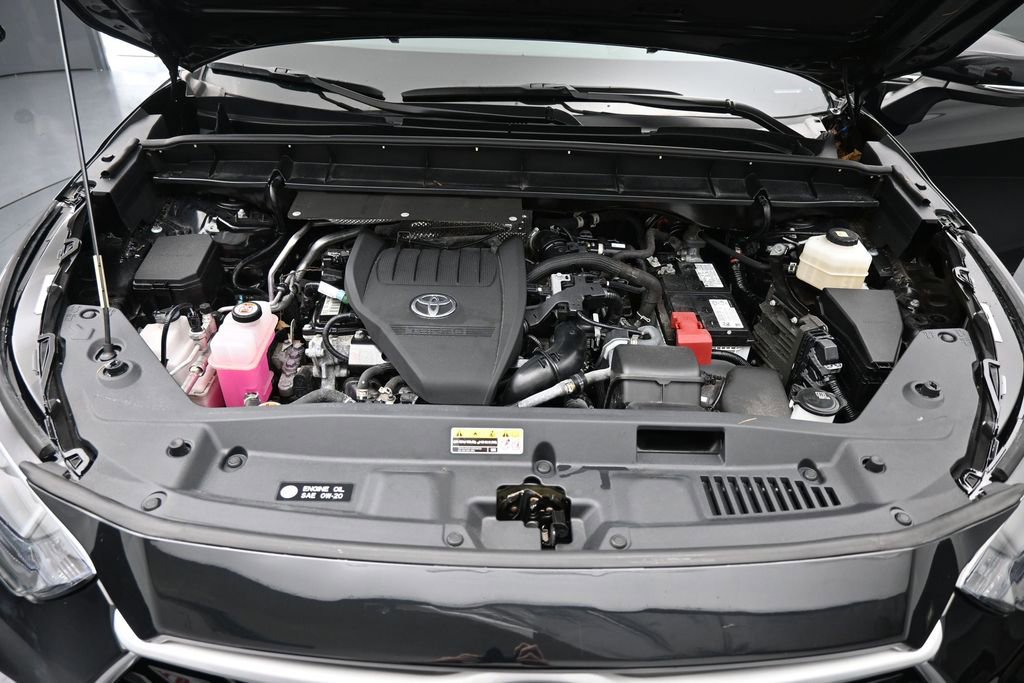 Used 2023 Toyota Highlander XLE AWD/4WD image 14