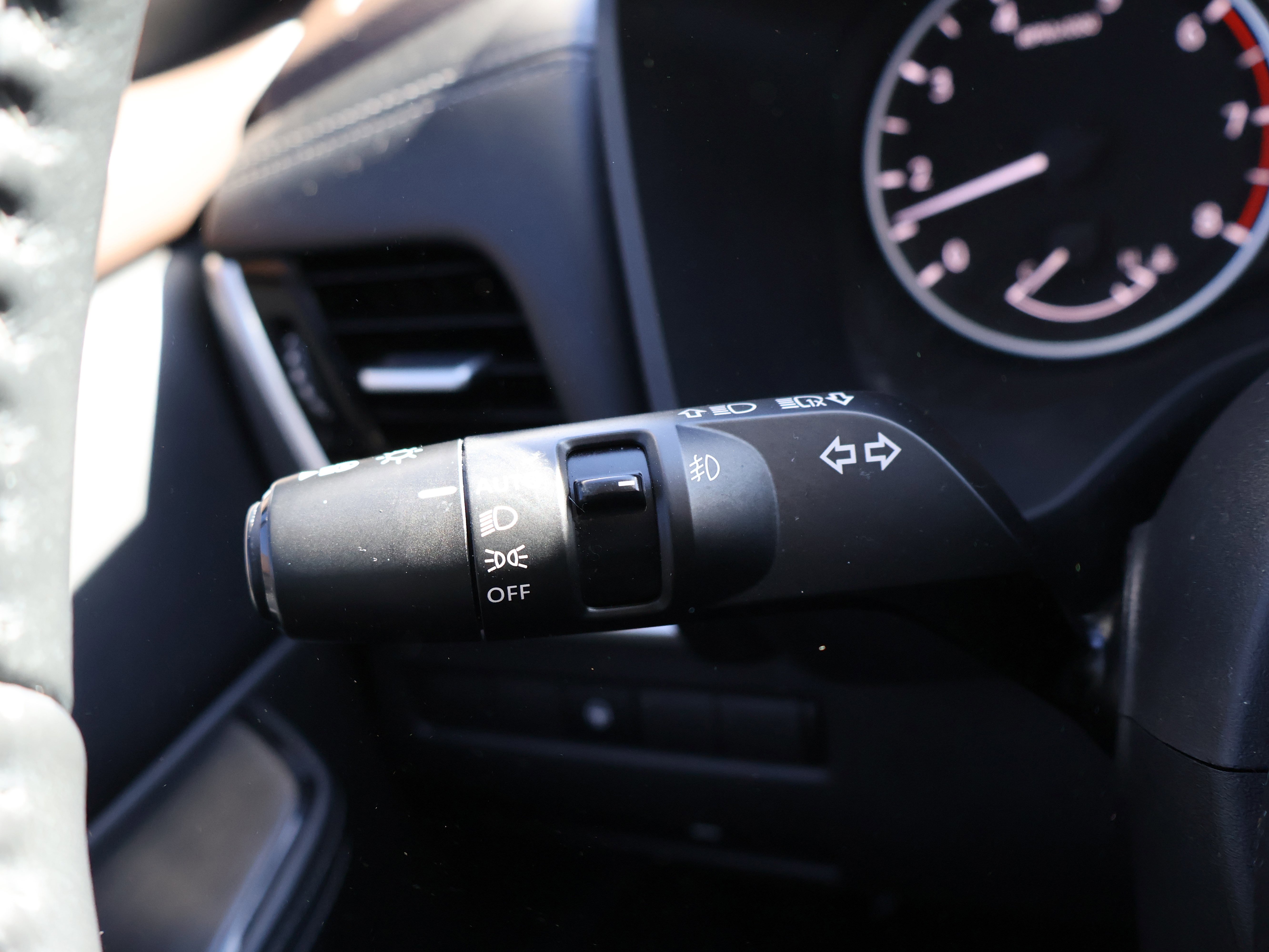 Used 2022 Nissan Rogue SL image 39